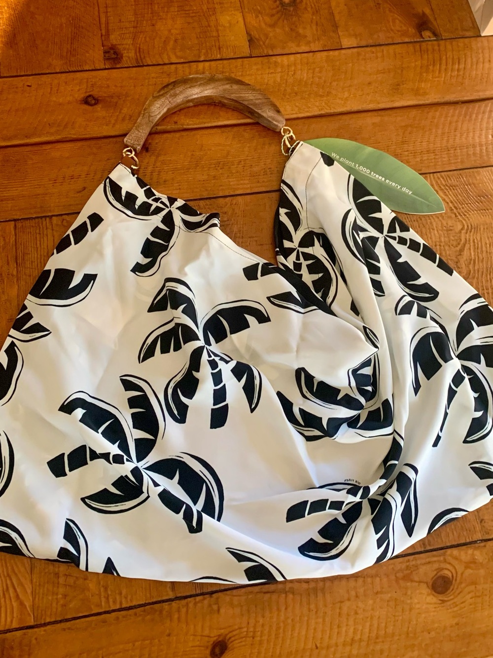 NEW FARM Rio Black And White Scarf Tote Bag Wood Handle Reversible Palm Trees - Picture 10 of 12